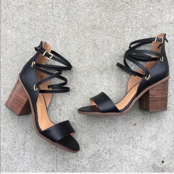 NIB Black Strappy Block Heel Peep Toe Sandals - Picture 4 of 5